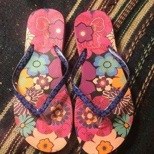 Ladies Vera Bradley “summertime floral” flip flops